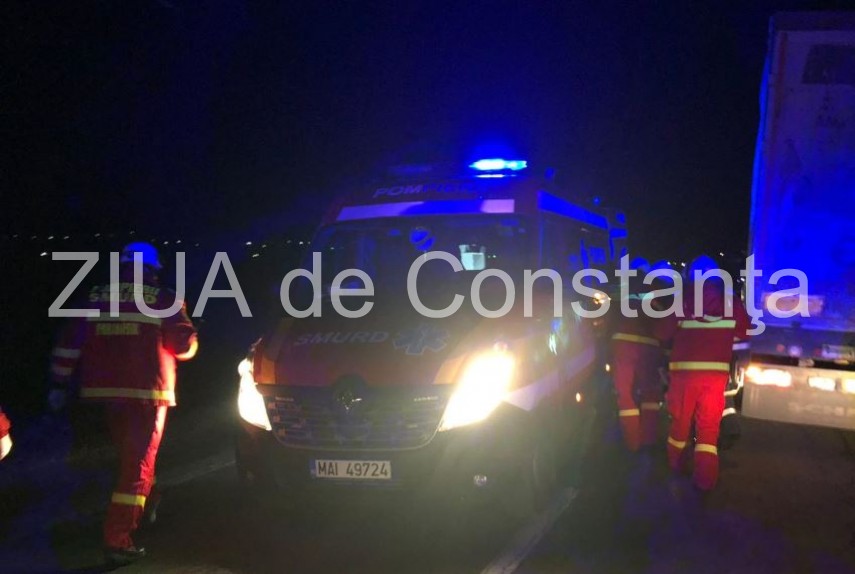 O masina s-a rasturnat la iesire din Constanta, spre Valu lui Traian. Trei persoane ranite 