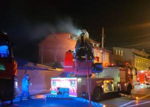 Incendiu la o casă de pe strada Liliacului, din Constanța (GALERIE FOTO+VIDEO)