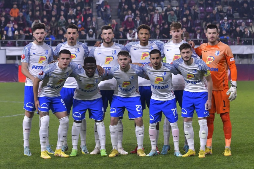gheorghe hagi i a testat pe tinerii farului in vulcanul din giulesti pustii au luat examenul adrian mazilu