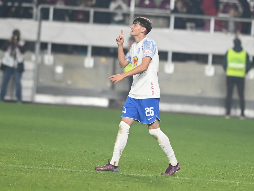 gheorghe hagi i a testat pe tinerii farului in vulcanul din giulesti pustii au luat examenul adrian mazilu