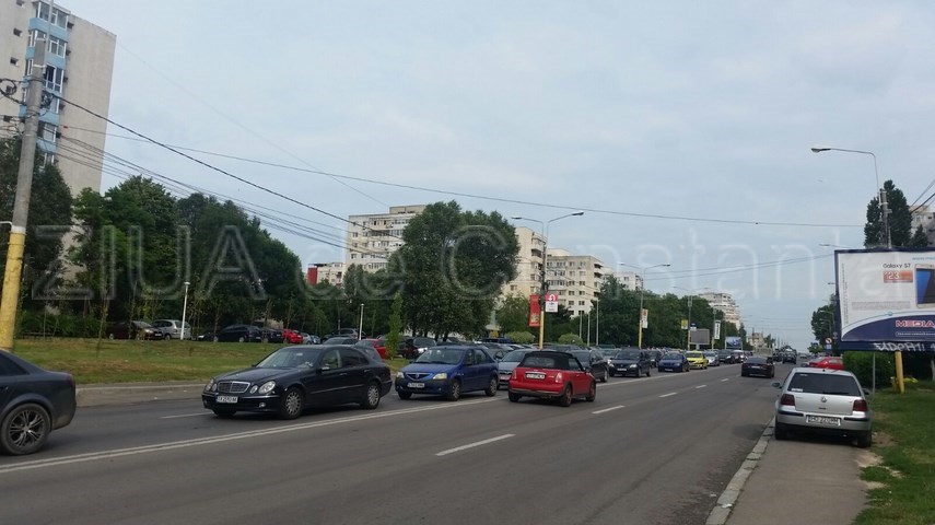 Trafic aglomerat pe Bd. Tomis, Constanța, în zona unde ar urma să fie construite blocurile