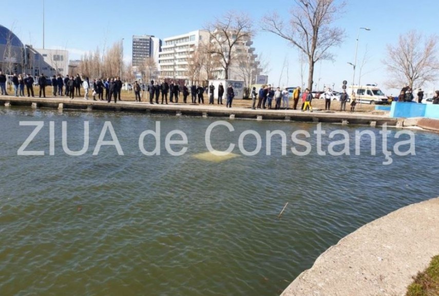 Autoturism cazut partial in lacul Tabacarie din Constanta!   