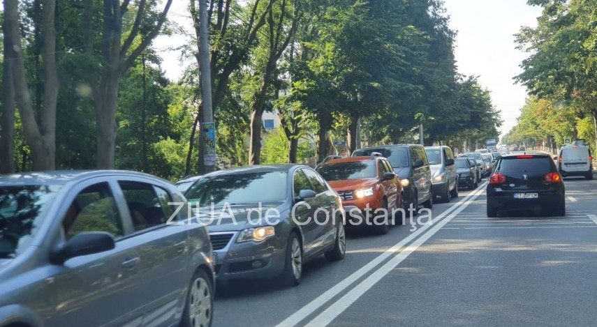 Trafic aglomerat. Foto cu rol ilustrativ: ZIUA de Constanța