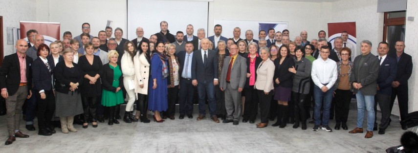 Sotii Evdochia si Danut Aelenei, alesi in structurile de conducere la Congresul extraordinar al partidului Alternativa Dreapta   