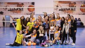 CSM Constanța De ziua ei, antrenoarea Bianca Ioana Cojocaru a primit cel mai frumos cadou din partea voleibalistelor (GALERIE FOTO)  