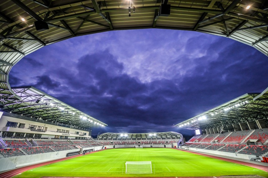 Atmosferă fabuloasă pe noul stadion din Sibiu, la meciul FC Hermannstadt -  Farul! Coregrafie superbă pregătită de fani - Antena Sport