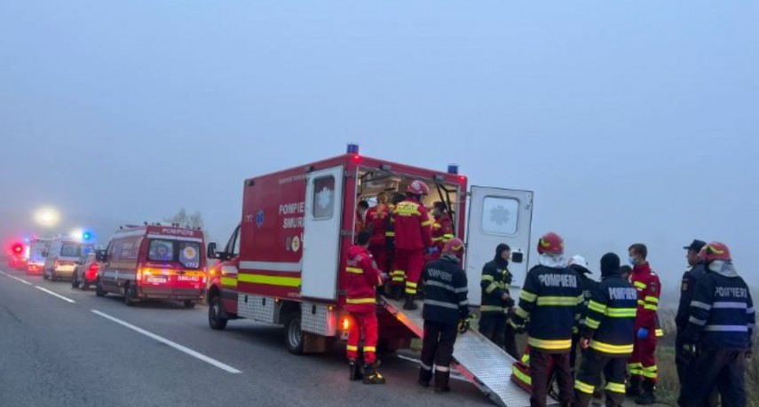 UPDATE: Accident rutier intre un autoturism cu 5 persoane si un microbuz cu 8 ocupanti!  Mai multe victime  
