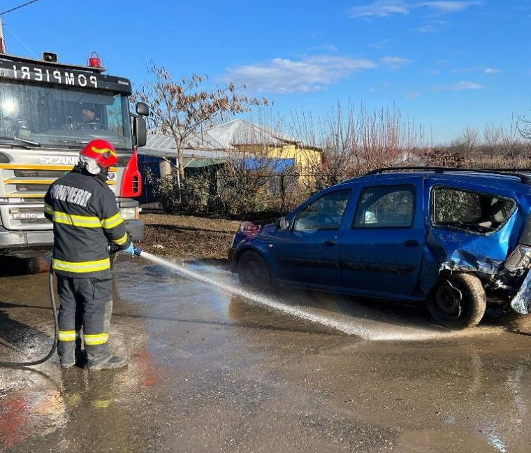 Trei persoane ranite intr-un accident rutier in prima zi de Craciun! Unde a avut loc evenimentul rutier (GALERIE FOTO)