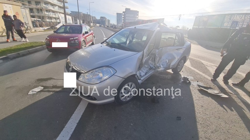 imagini de la locul accidentului accident rutier in statiunea mamaia o soferita a fost ranita foto video