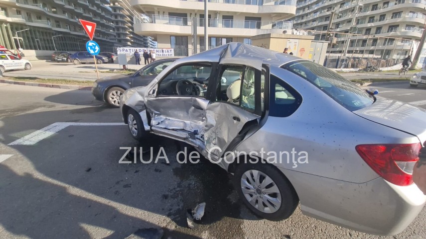 imagini de la locul accidentului accident rutier in statiunea mamaia o soferita a fost ranita foto video