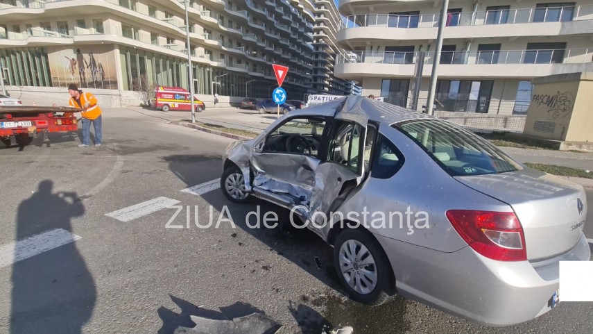 imagini de la locul accidentului accident rutier in statiunea mamaia o soferita a fost ranita foto video