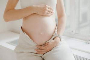 Celebră cântăreață, însărcinată. Primele poze cu burtica (FOTO) 