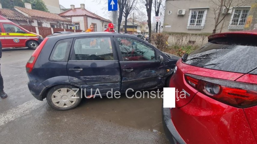 UPDATE. Imagini de la fata locului: Accident rutier in Constanta! Doua persoane au fost ranite (FOTO+VIDEO)       
