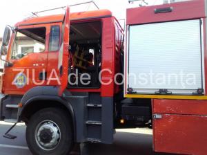 Incendiu la Tuzla. Pompierii ISU Dobrogea intervin pe Șoseaua Constanței 