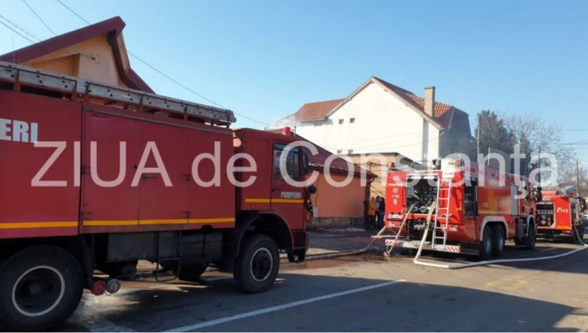 Incendiu in Valu lui Traian! Arde o casa  