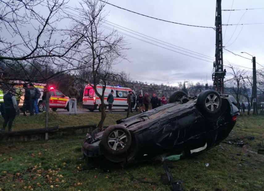 Un copil de 10 ani si o femeie de 35 de ani, raniti grav in urma unui accident rutier