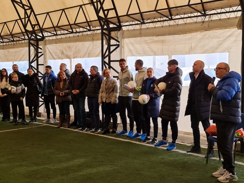 momente emotionante gheorghe hagi oaspete de onoare la scoala gimnaziala nr 23 constantin brancoveanu