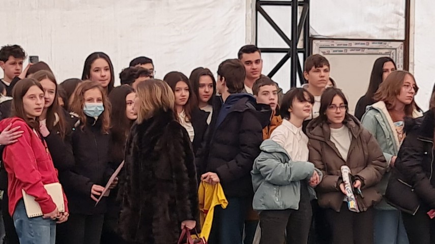 momente emotionante gheorghe hagi oaspete de onoare la scoala gimnaziala nr 23 constantin brancoveanu