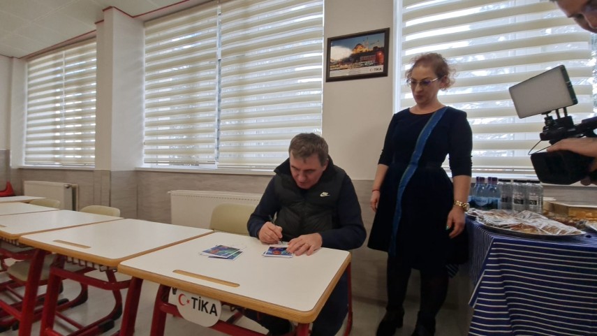 momente emotionante gheorghe hagi oaspete de onoare la scoala gimnaziala nr 23 constantin brancoveanu