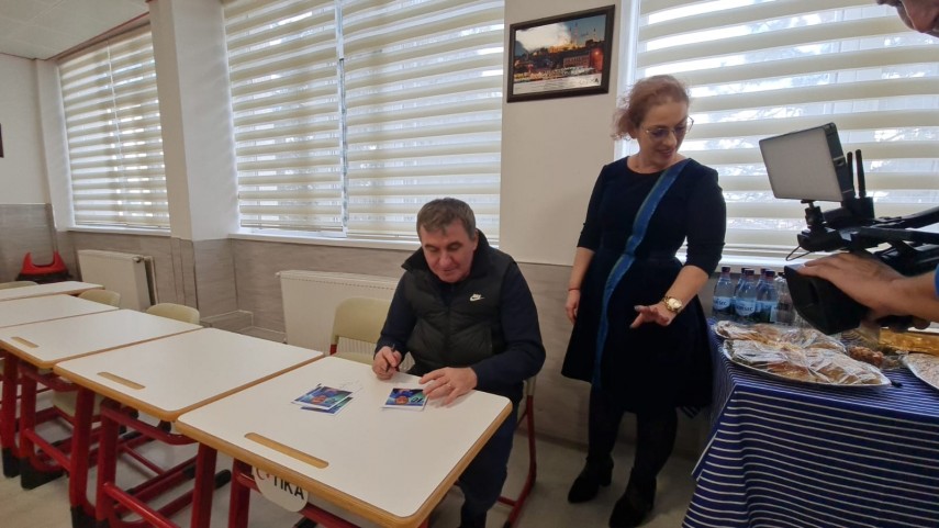 momente emotionante gheorghe hagi oaspete de onoare la scoala gimnaziala nr 23 constantin brancoveanu