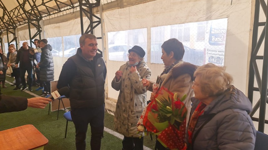 momente emotionante gheorghe hagi oaspete de onoare la scoala gimnaziala nr 23 constantin brancoveanu