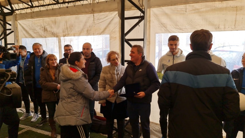 momente emotionante gheorghe hagi oaspete de onoare la scoala gimnaziala nr 23 constantin brancoveanu