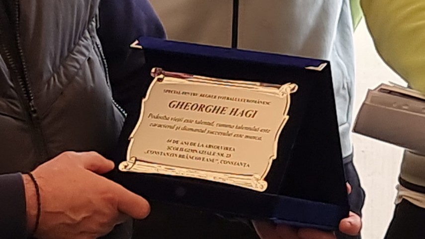 momente emotionante gheorghe hagi oaspete de onoare la scoala gimnaziala nr 23 constantin brancoveanu