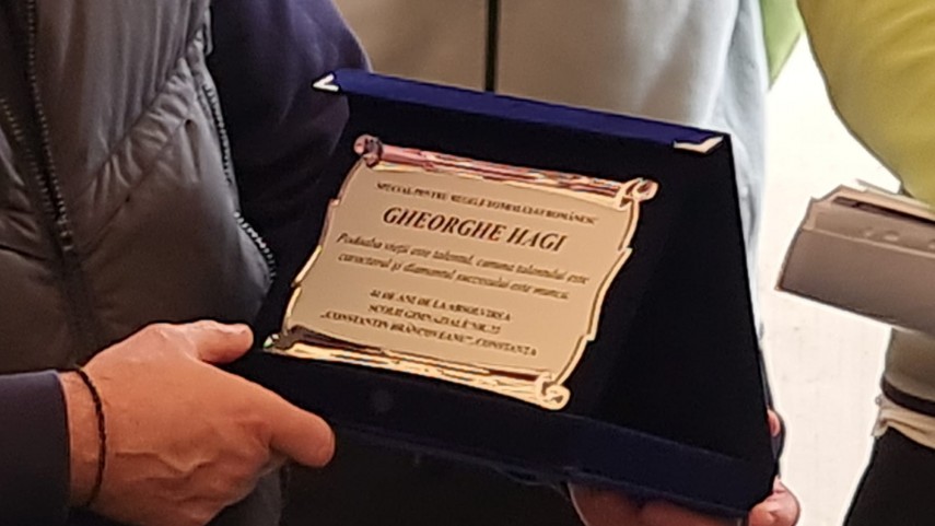 momente emotionante gheorghe hagi oaspete de onoare la scoala gimnaziala nr 23 constantin brancoveanu