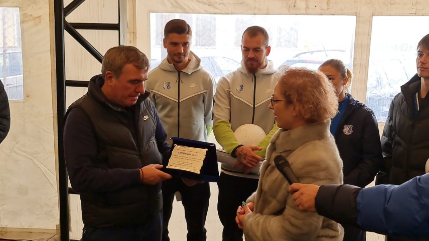 momente emotionante gheorghe hagi oaspete de onoare la scoala gimnaziala nr 23 constantin brancoveanu