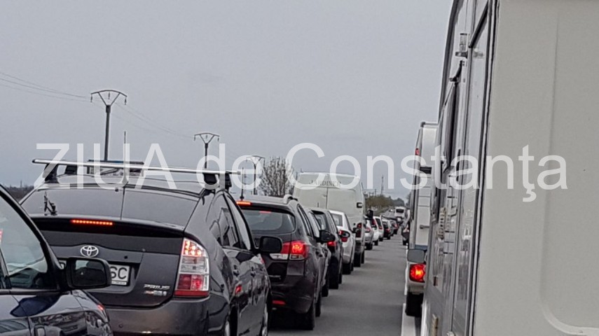 Trafic aglomerat. Foto cu rol ilustrativ: ZIUA de Constanta