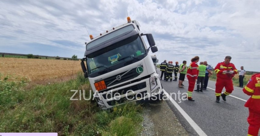 Un tir incarcat cu piatra s-a rastunat pe DN39, intre Eforie Sud si Eforie Nord