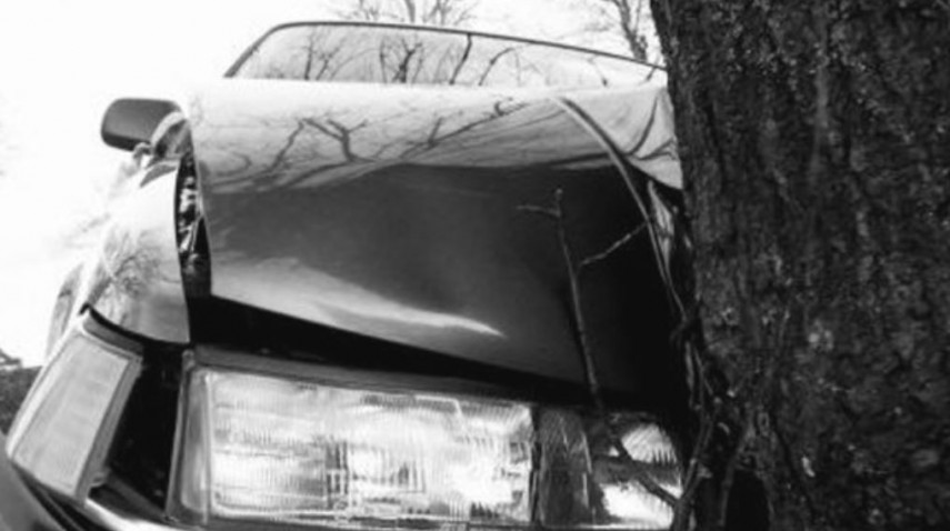 Tragedie la Tulcea: O tanara soferita a murit dupa ce a intrat cu masina intr-un copac 