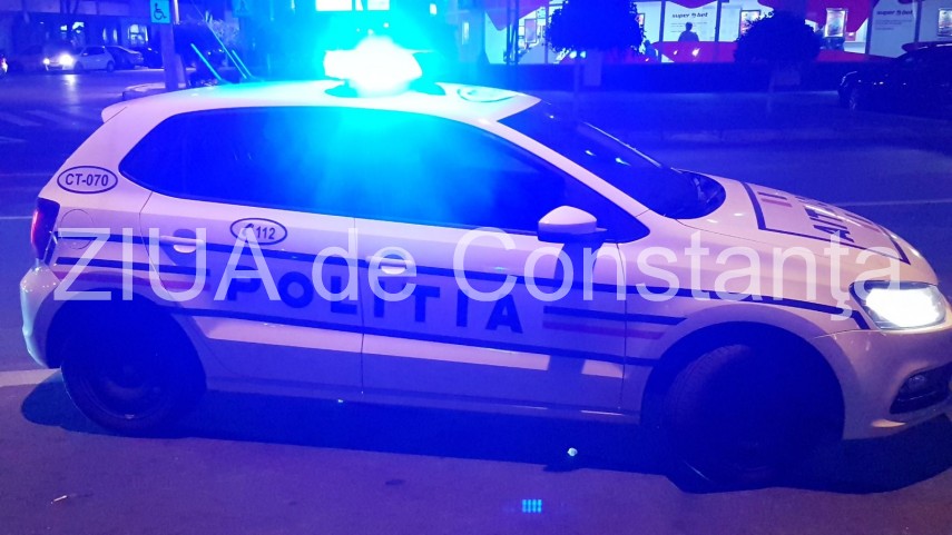 Accident rutier in Constanta. Doua autoturisme implicate, o persoana ranita