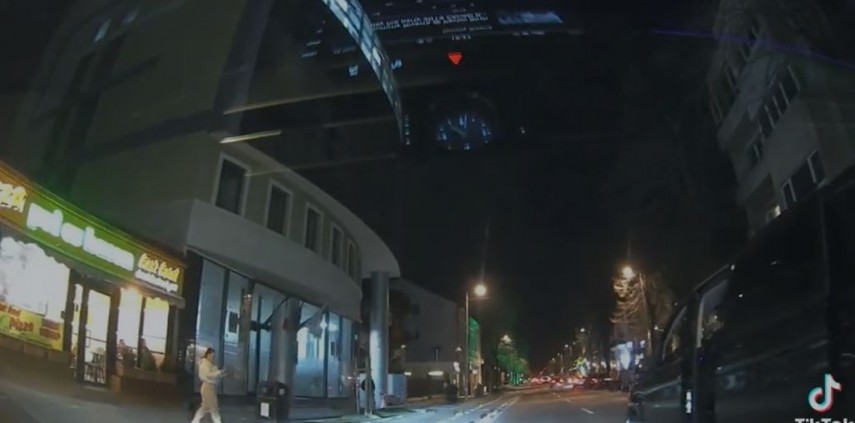 Cascadorii rasului! Ce surpriza a avut un pieton care a traversat strada prin loc nepermis, la Constanta (VIDEO)   