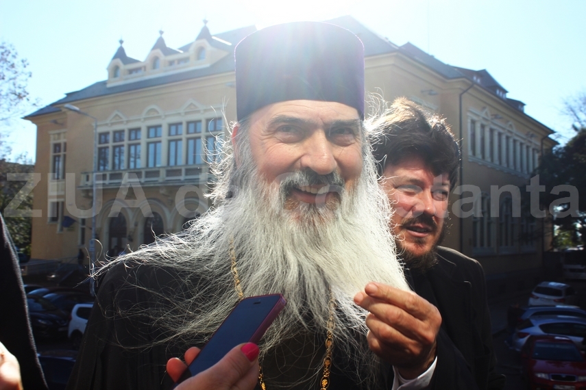 ÎPS Teodosie, intrând în Palatul de Justiție Constanța. Foto cu rol ilustrativ din Arhiva ZIUA de Constanța