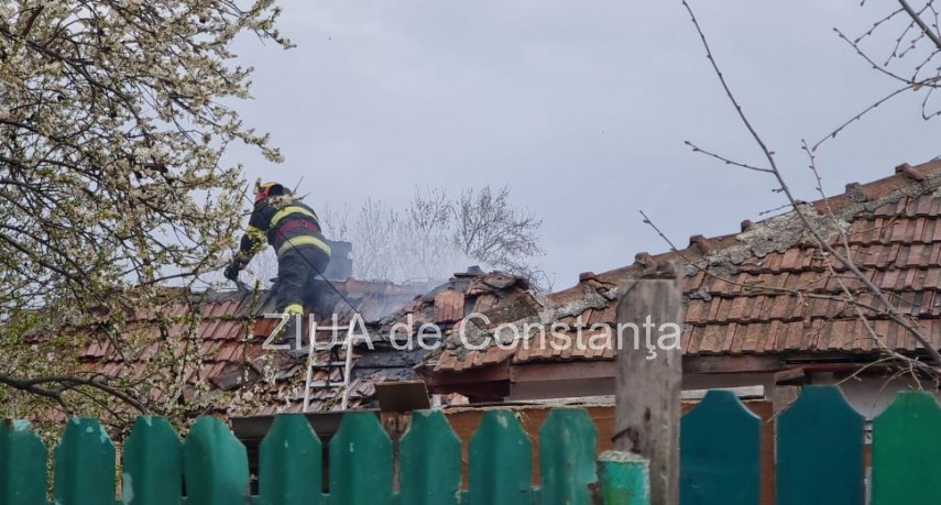 Arde o casa in Constanta! Intervin pompierii (FOTO+VIDEO)   