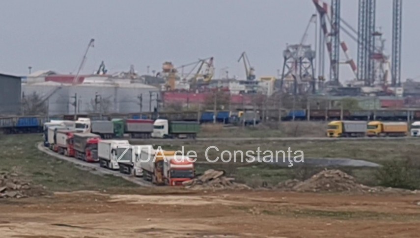 rabdarea soferilor pusa la incercare coloana de tir uri pe a4 pana in port foto video 810617
