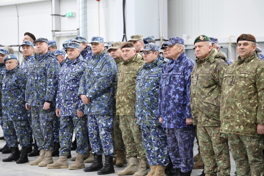imagini de la ceremonia aniversara scoala de instruire pentru aparare antiaeriana general de brigada