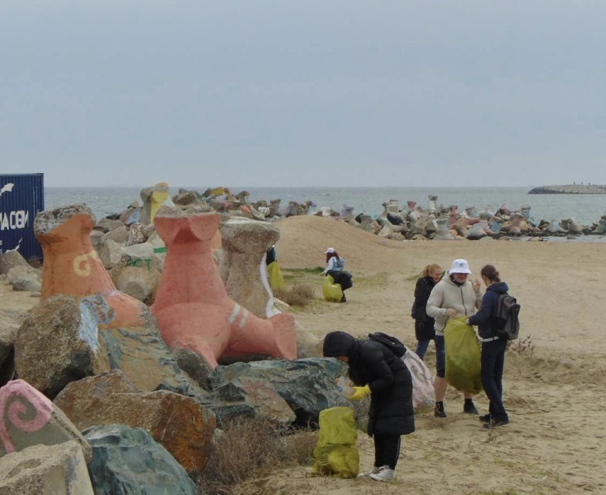 polaris holding constanta plaja 3 papuci ecologizata alaturi de liga studentilor universitatii ovidius