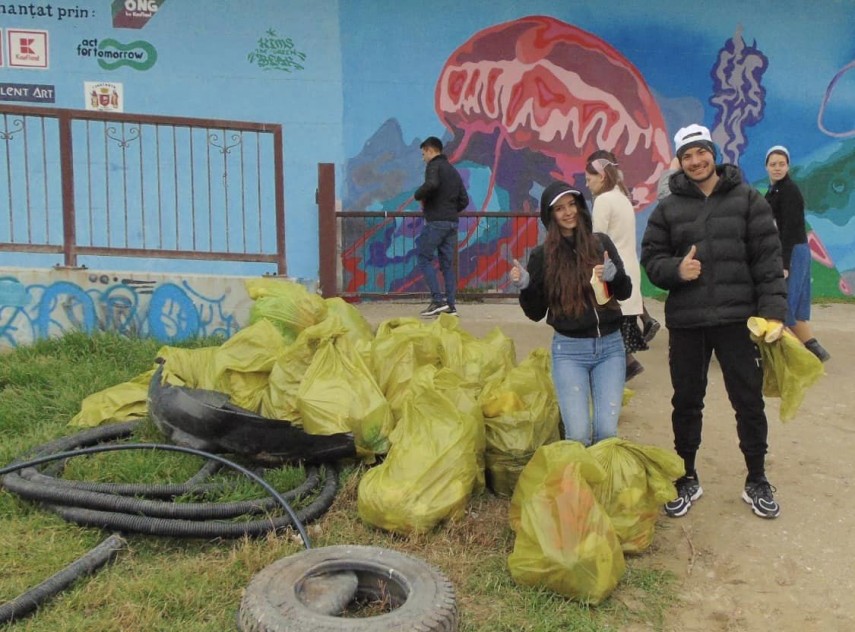 polaris holding constanta plaja 3 papuci ecologizata alaturi de liga studentilor universitatii ovidius