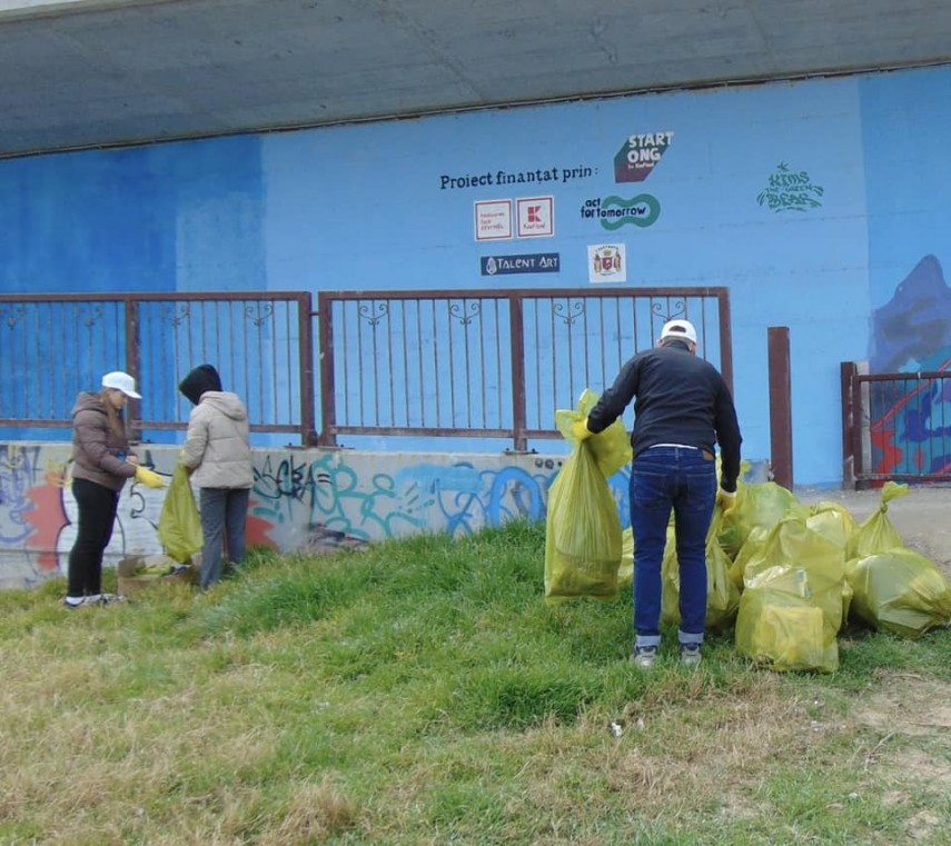 polaris holding constanta plaja 3 papuci ecologizata alaturi de liga studentilor universitatii ovidius