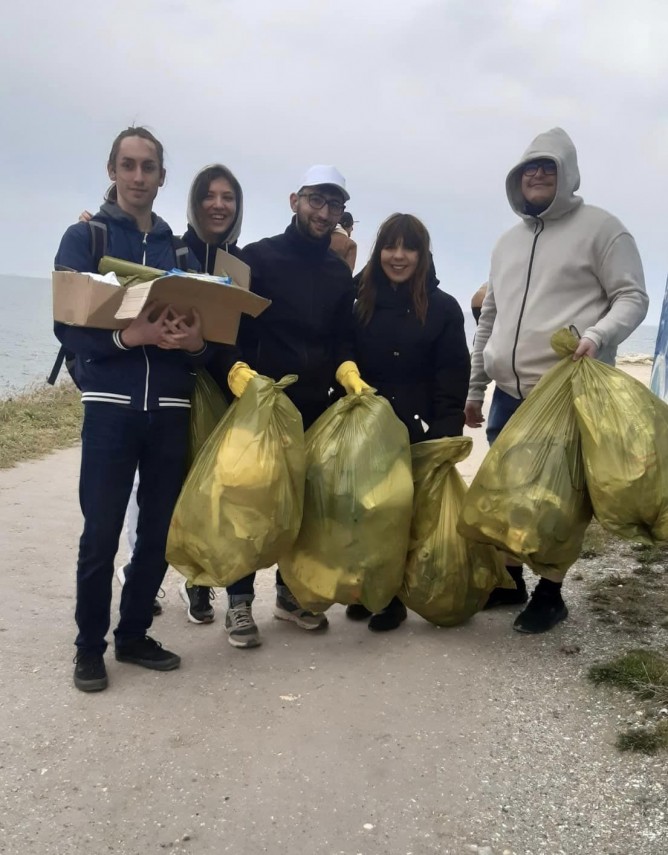 polaris holding constanta plaja 3 papuci ecologizata alaturi de liga studentilor universitatii ovidius