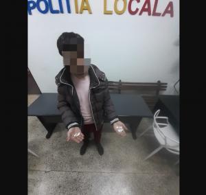 Un bărbat a fost depistat de polițiștii locali cu substanțe interzise asupra sa, în zona Tomis Mall 