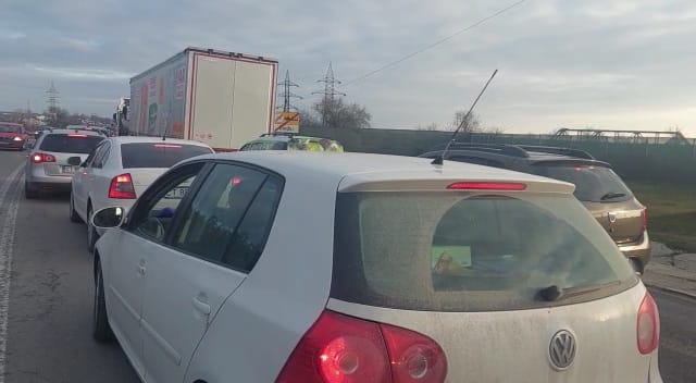Atentie soferi! Traficul este aglomerat in zona podului de la Ovidiu! Se circula ingreunat, din cauza lucrarilor de reparatii, pe ambele sensuri de mers