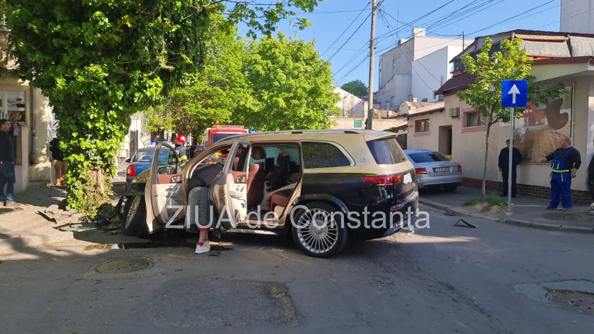 update autoturism maybach implicat intr un accident rutier in municipiul constanta patru persoane printre