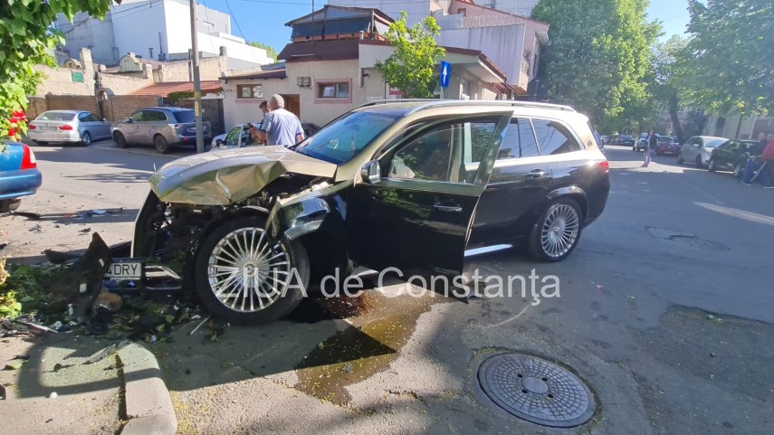 update autoturism maybach implicat intr un accident rutier in municipiul constanta patru persoane printre