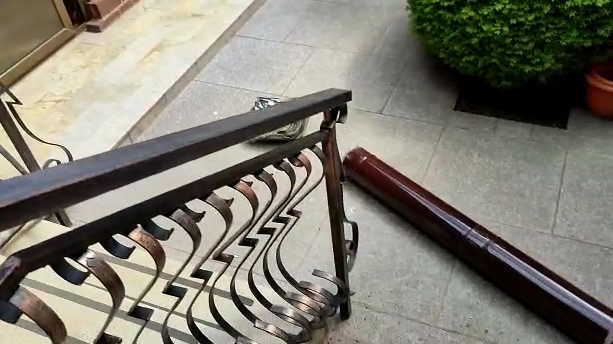 un constantean sustine ca un elicopter militar i ar fi avariat cosul de fum ce era amplasat pe casa galerie