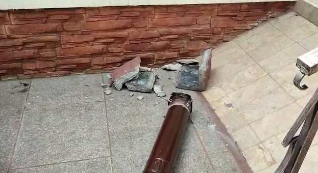 un constantean sustine ca un elicopter militar i ar fi avariat cosul de fum ce era amplasat pe casa galerie