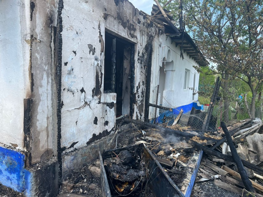 incendiu la o casa din localitatea malcoci judetul tulcea galerie foto 813537