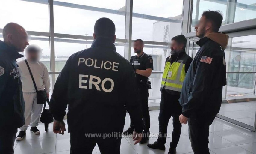 cetatean roman adus sub escorta pe aeroportul otopeni de autoritatile din s u a galerie foto 813510